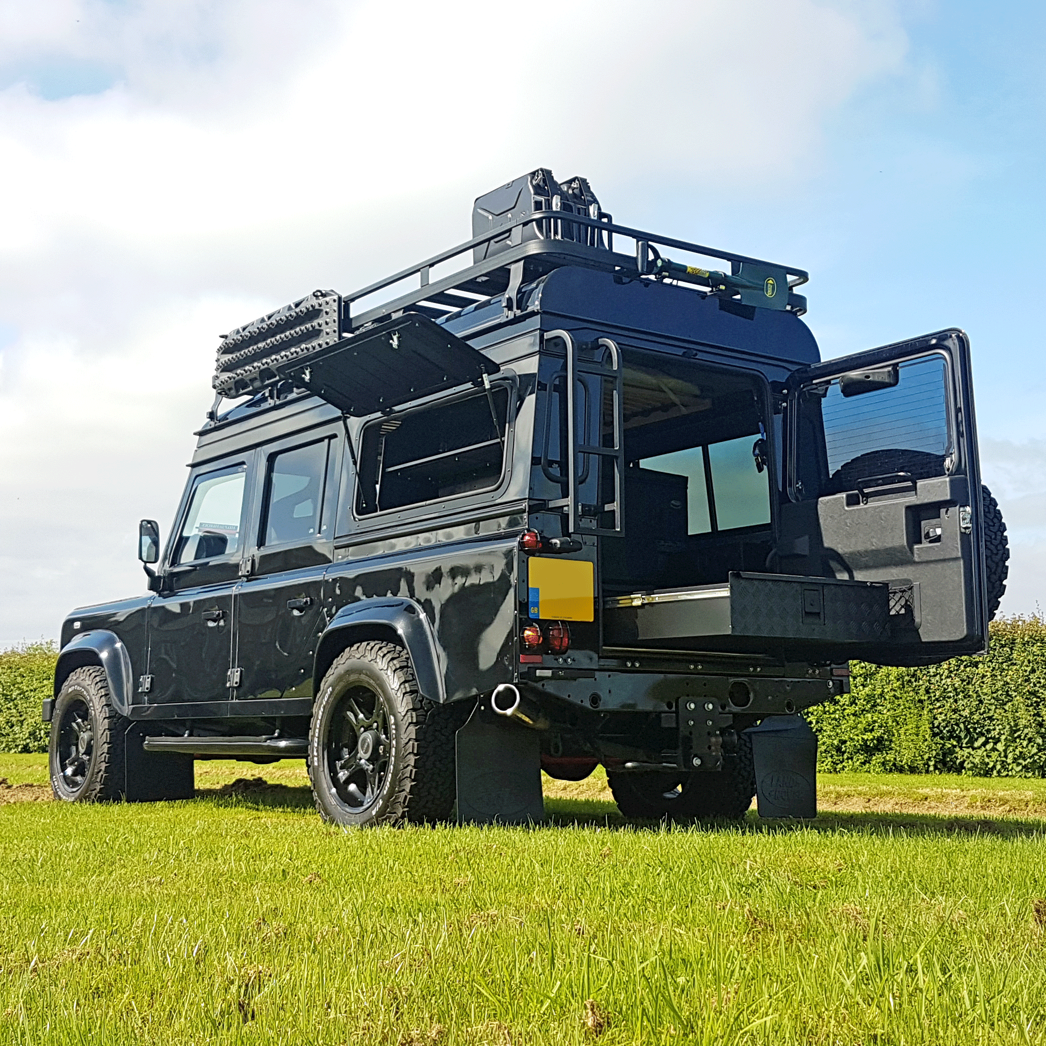 Land Rover Defender 110 Station Wagon Ultimate Camper Trek